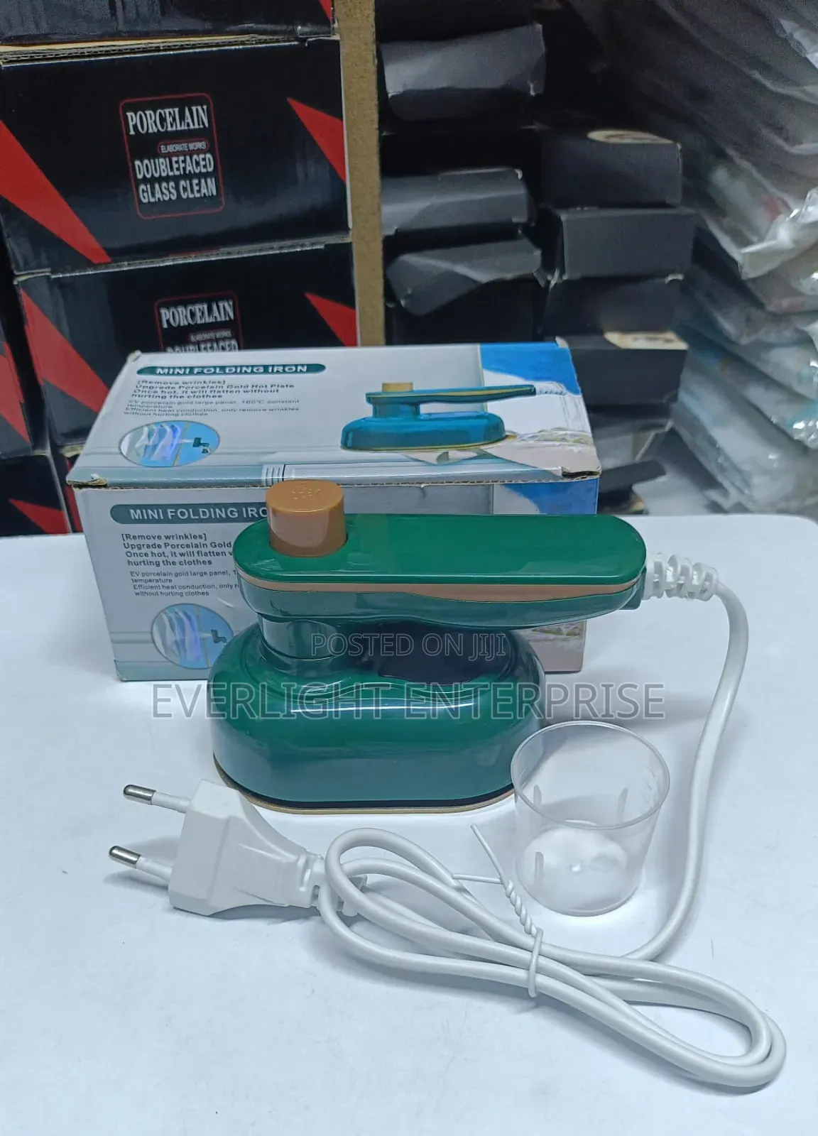 *Mini Electric Handheld Steam Iron