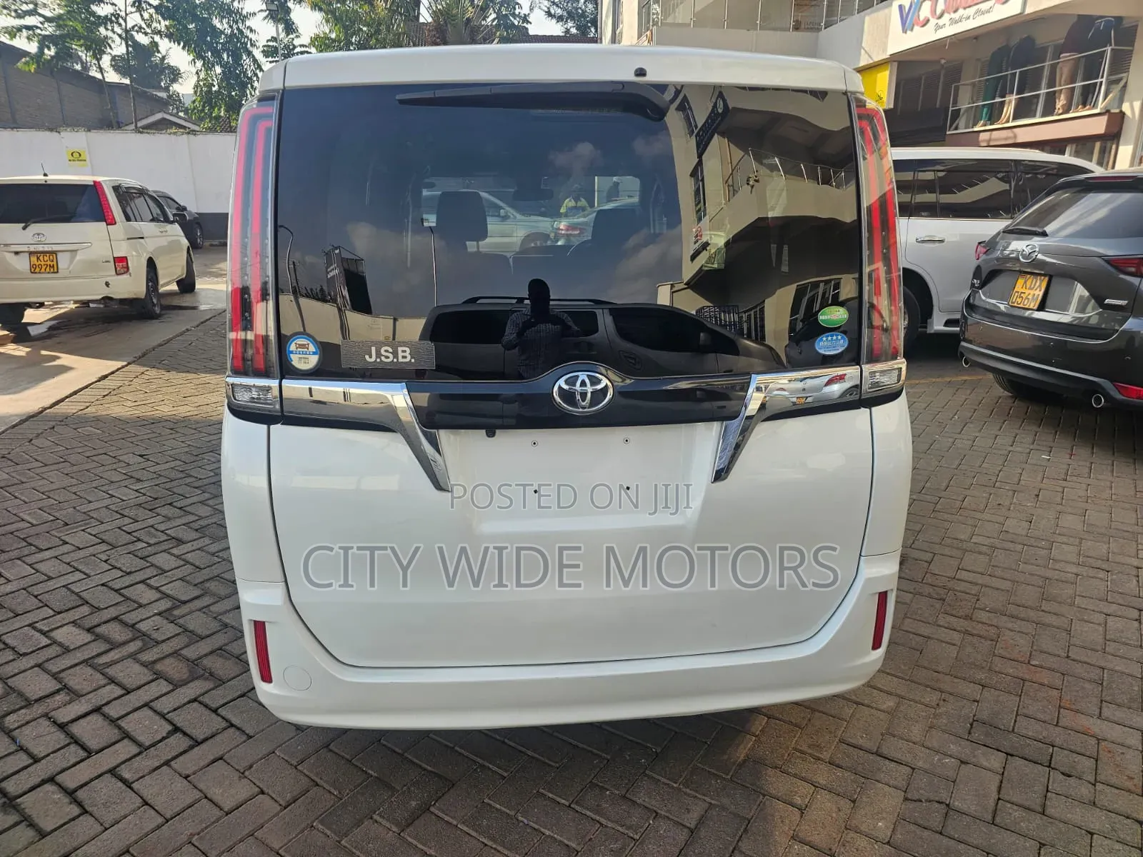 Toyota Esquire 2018 White