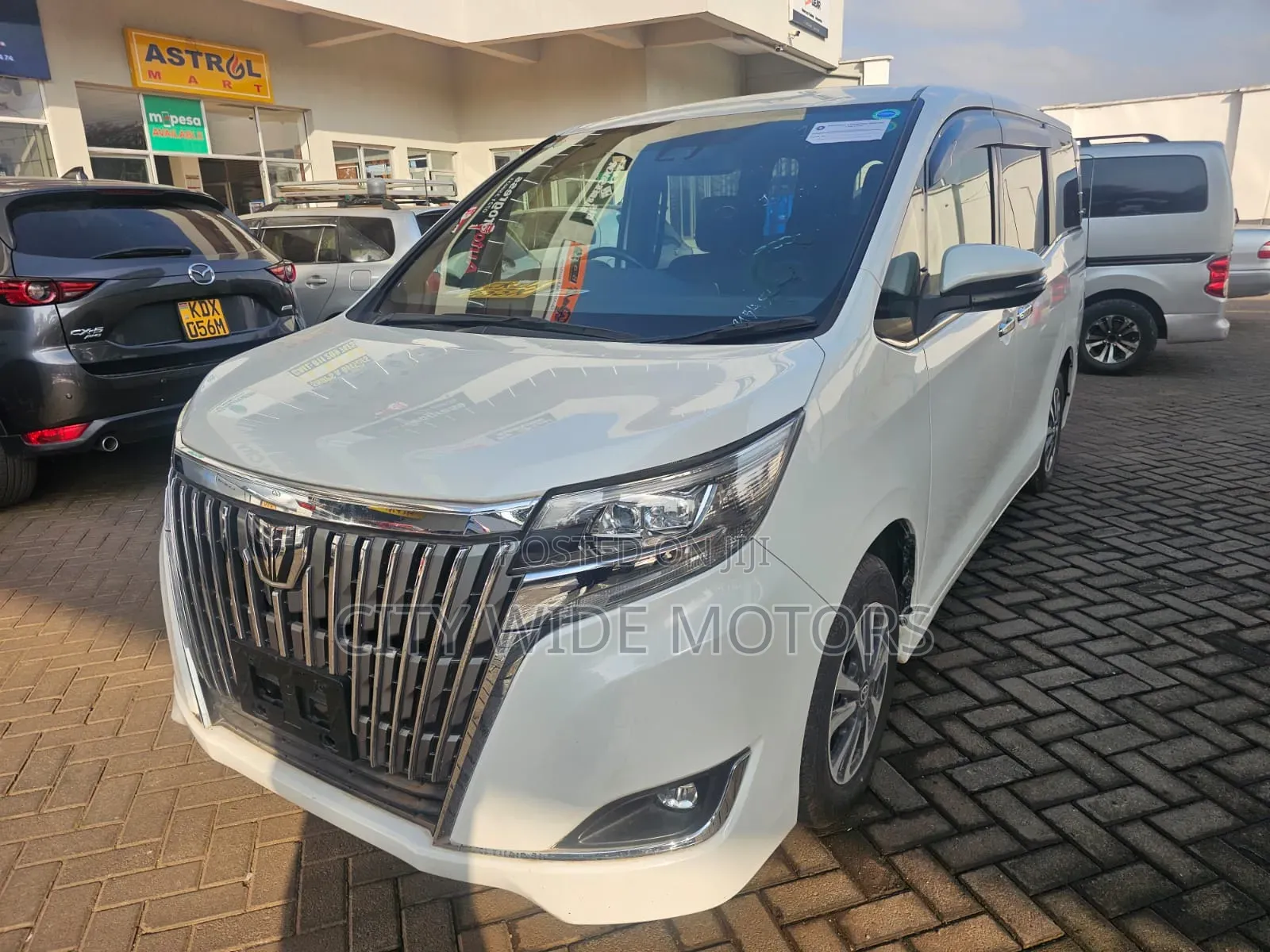 Toyota Esquire 2018 White