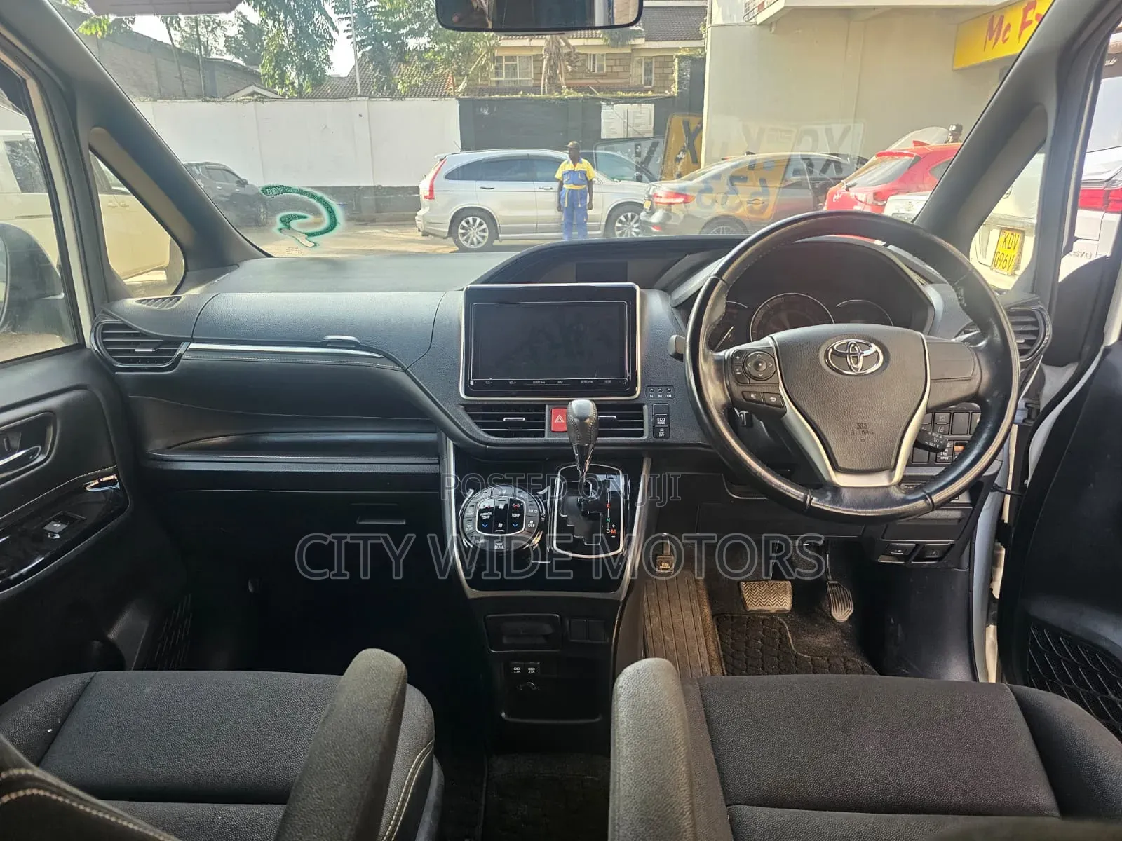Toyota Esquire 2018 White