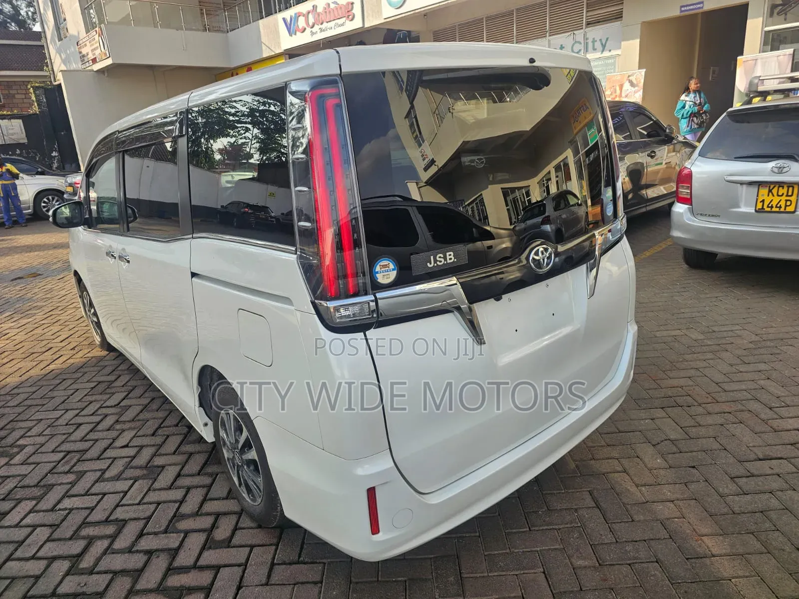 Toyota Esquire 2018 White