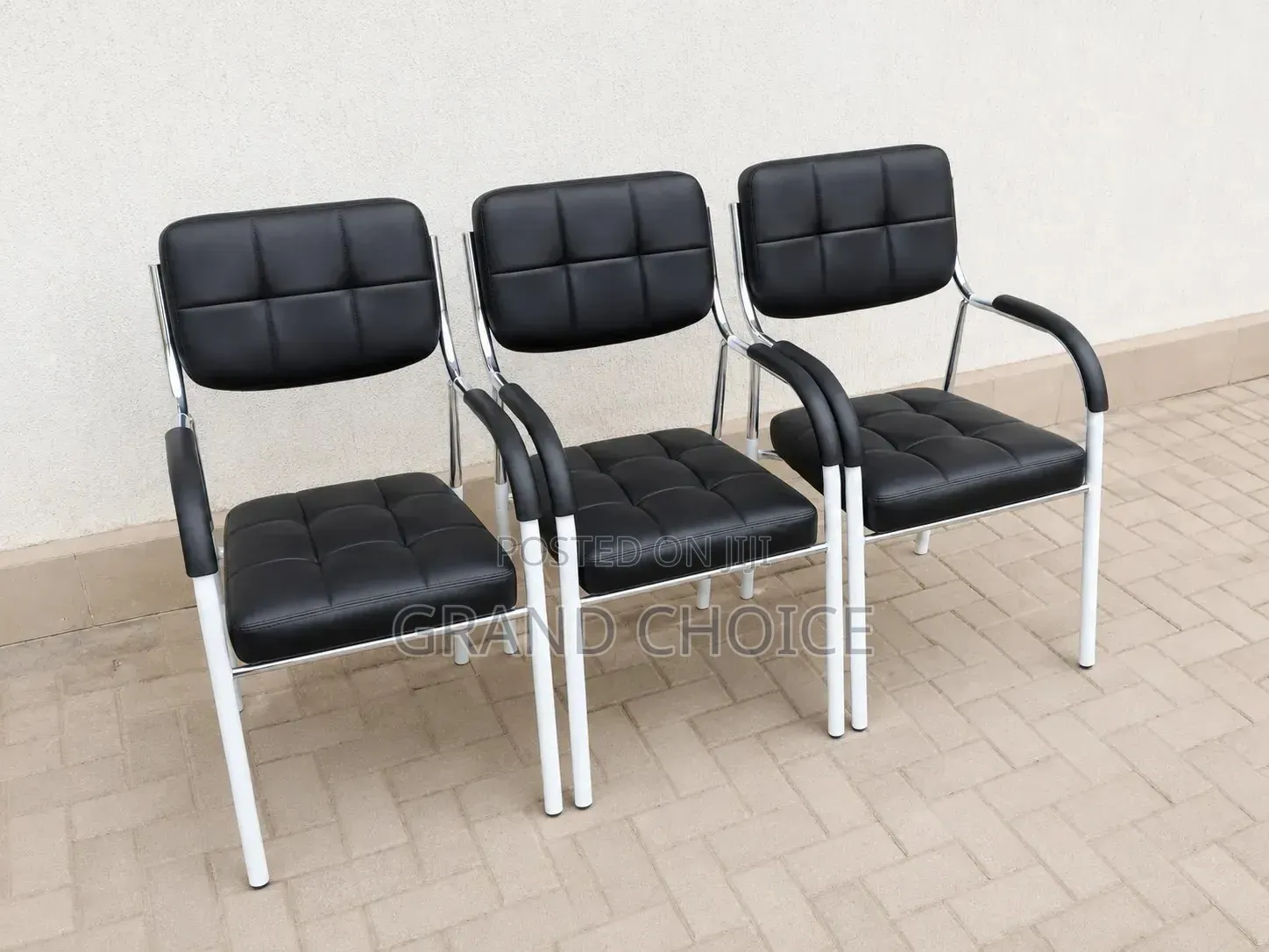 Modern Black Visitors Office Chair With Armrest