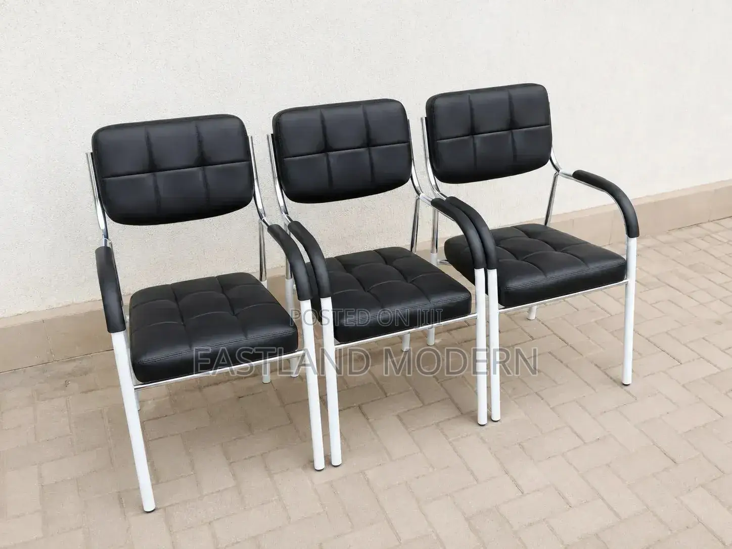 Modern Black Visitors Office Chair With Armrest