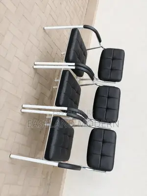 Modern Black Visitors Office Chair With Armrest