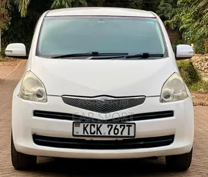 Toyota Ractis 2009 White