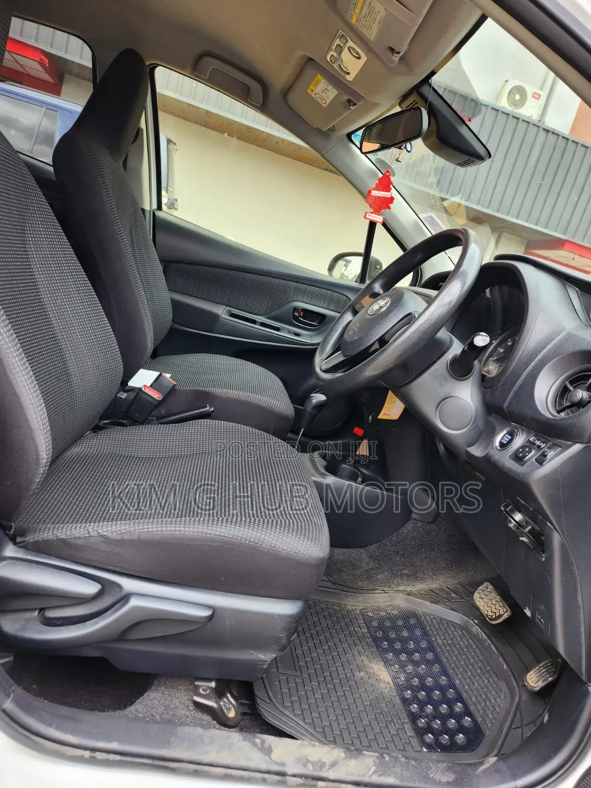 Toyota Vitz 2018 Pearl