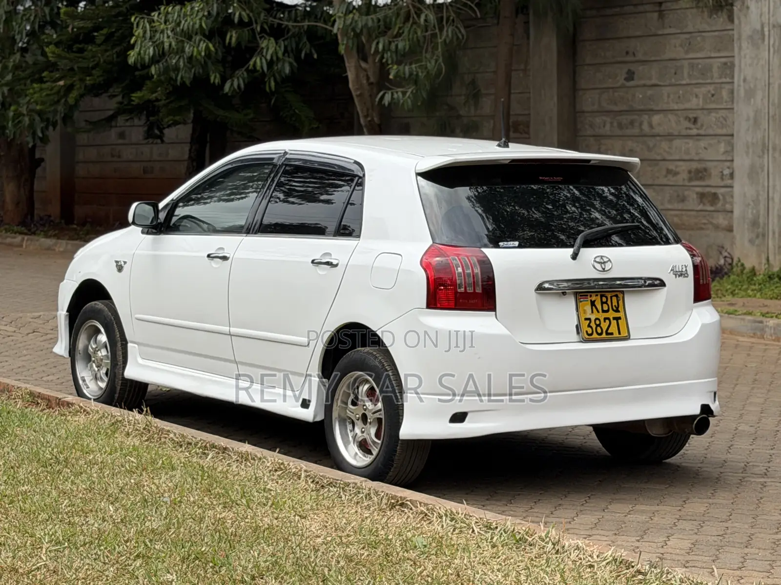 Toyota Corolla RunX 2004 White