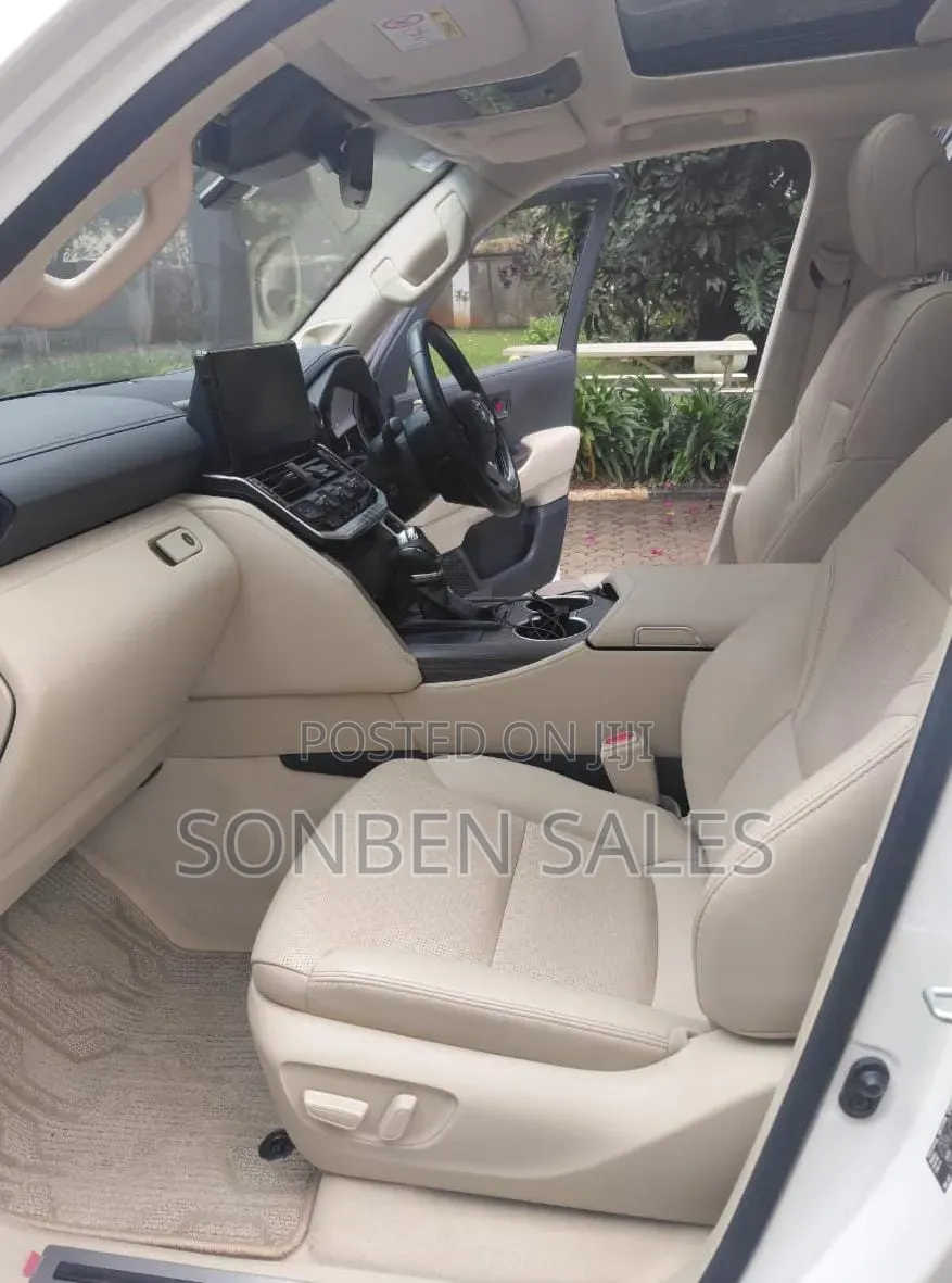 Toyota Land Cruiser 2023 White