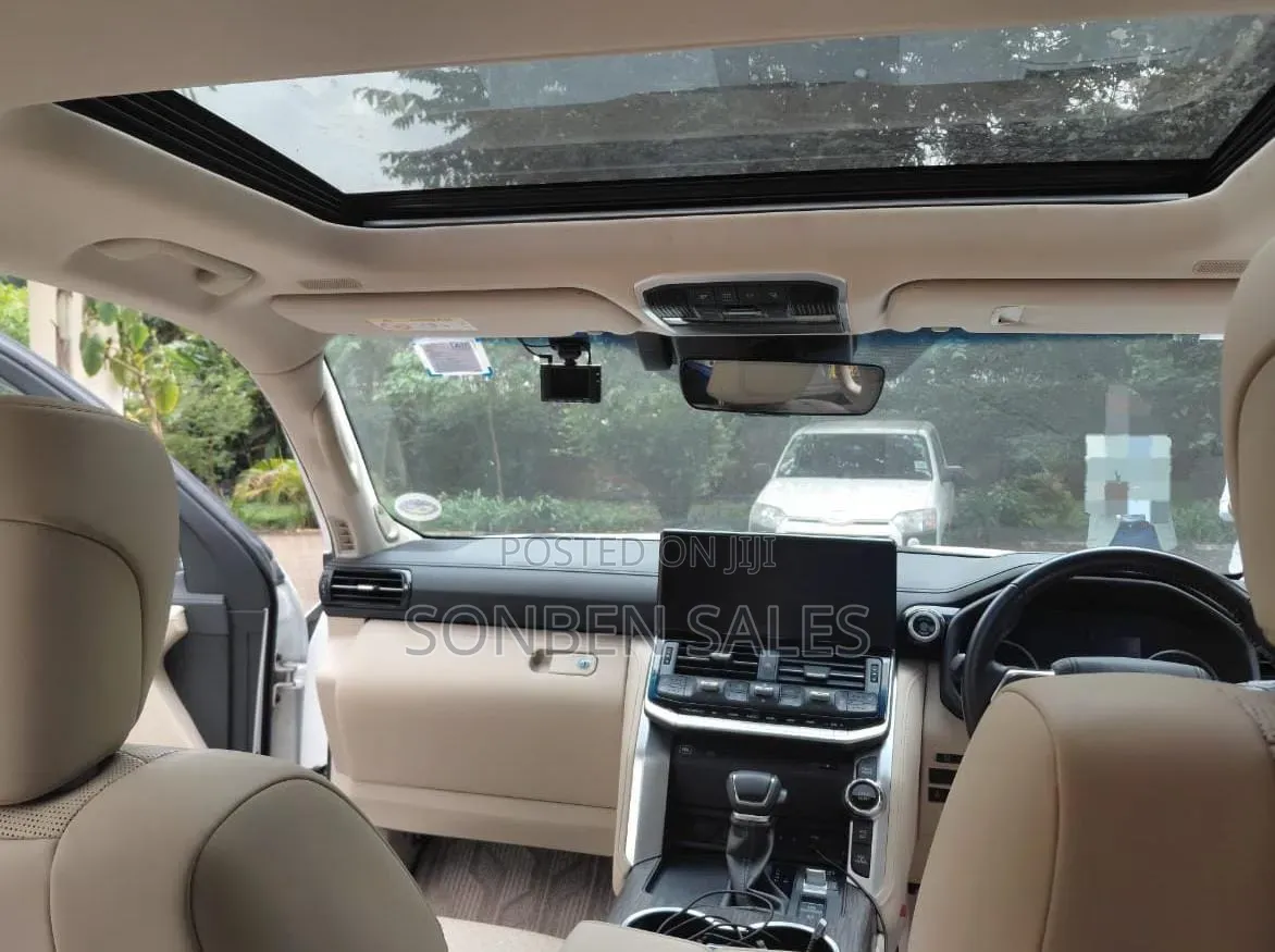 Toyota Land Cruiser 2023 White