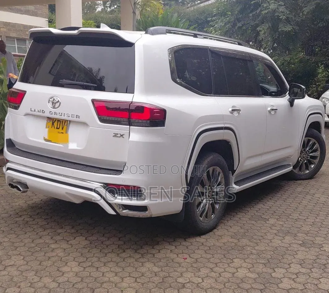 Toyota Land Cruiser 2023 White