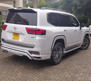Toyota Land Cruiser 2023 White