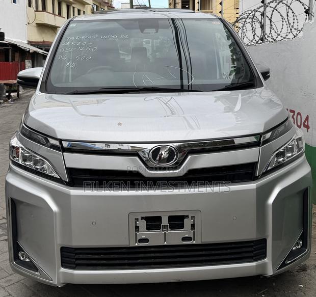 Toyota Voxy 2020 Silver - main view