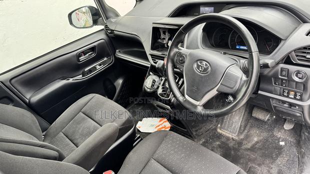 Toyota Voxy 2020 Silver - thumbnail 5