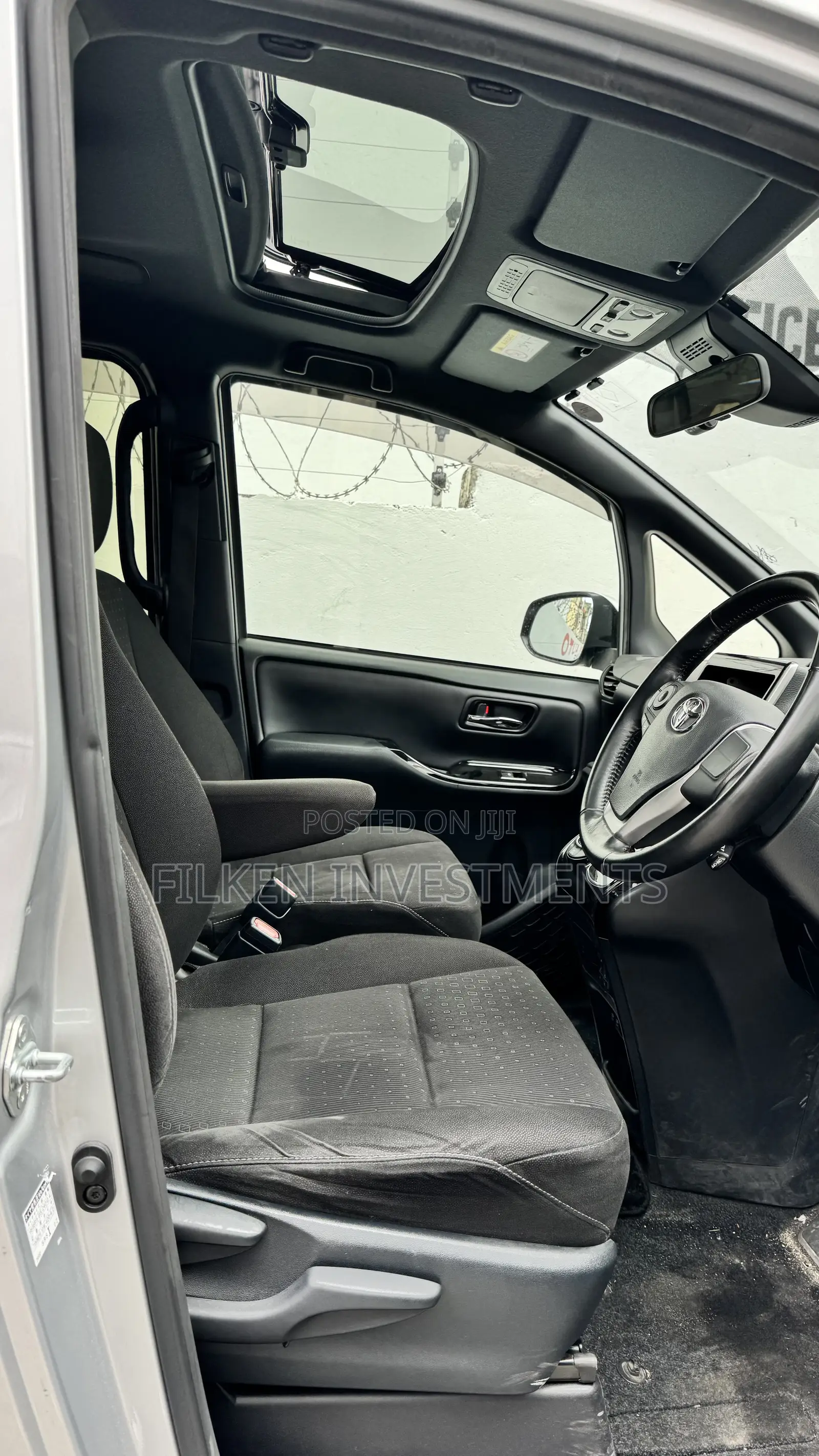 Toyota Voxy 2020 Silver