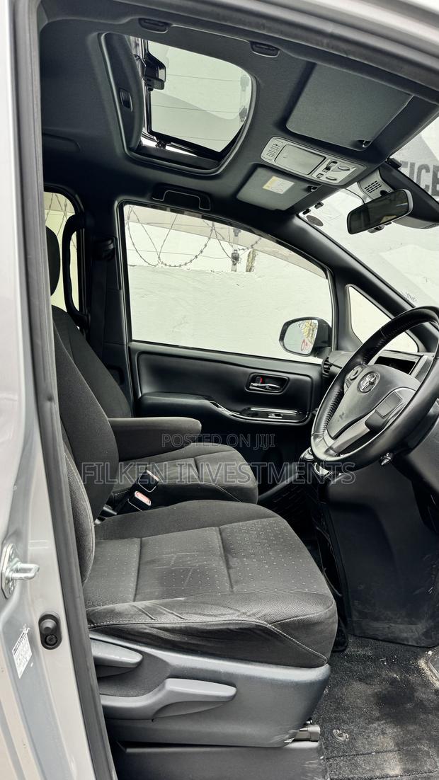 Toyota Voxy 2020 Silver - thumbnail 7