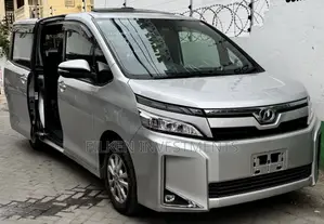 Toyota Voxy 2020 Silver