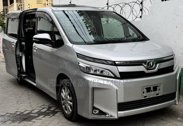 Toyota Voxy 2020 Silver - thumbnail 2