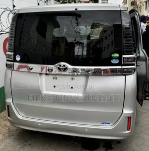 Toyota Voxy 2020 Silver
