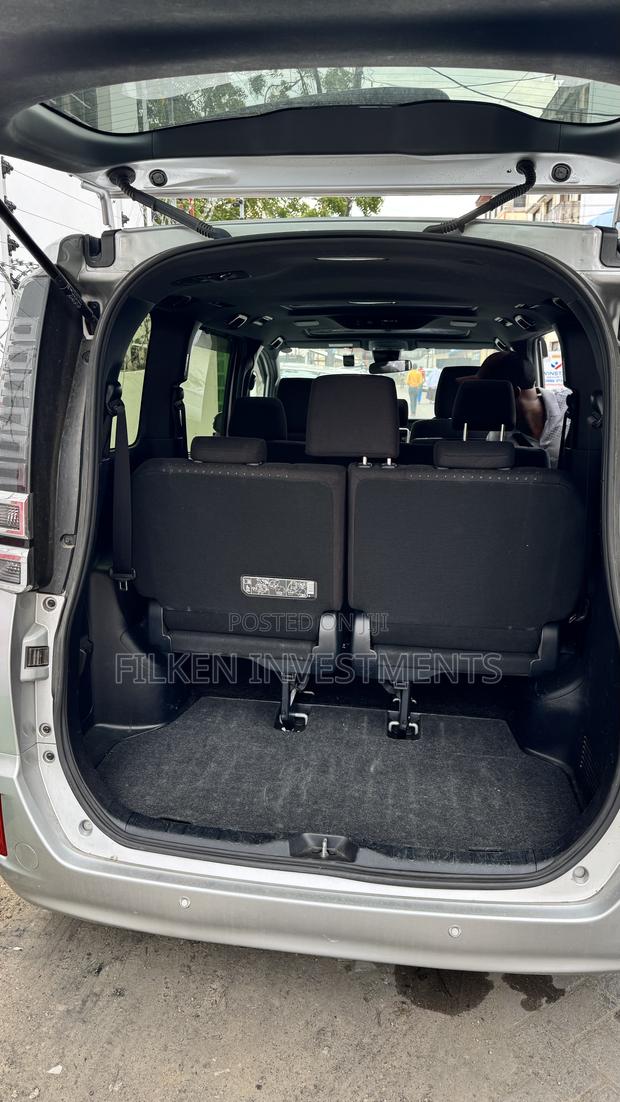 Toyota Voxy 2020 Silver - thumbnail 4