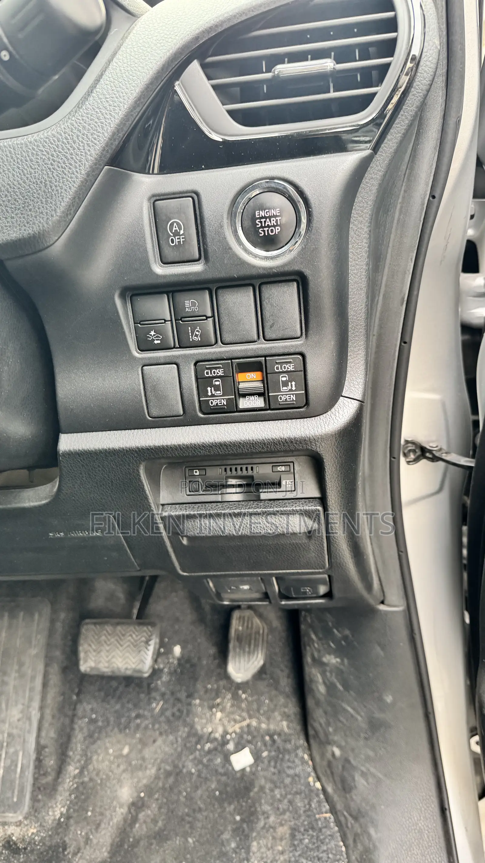 Toyota Voxy 2020 Silver