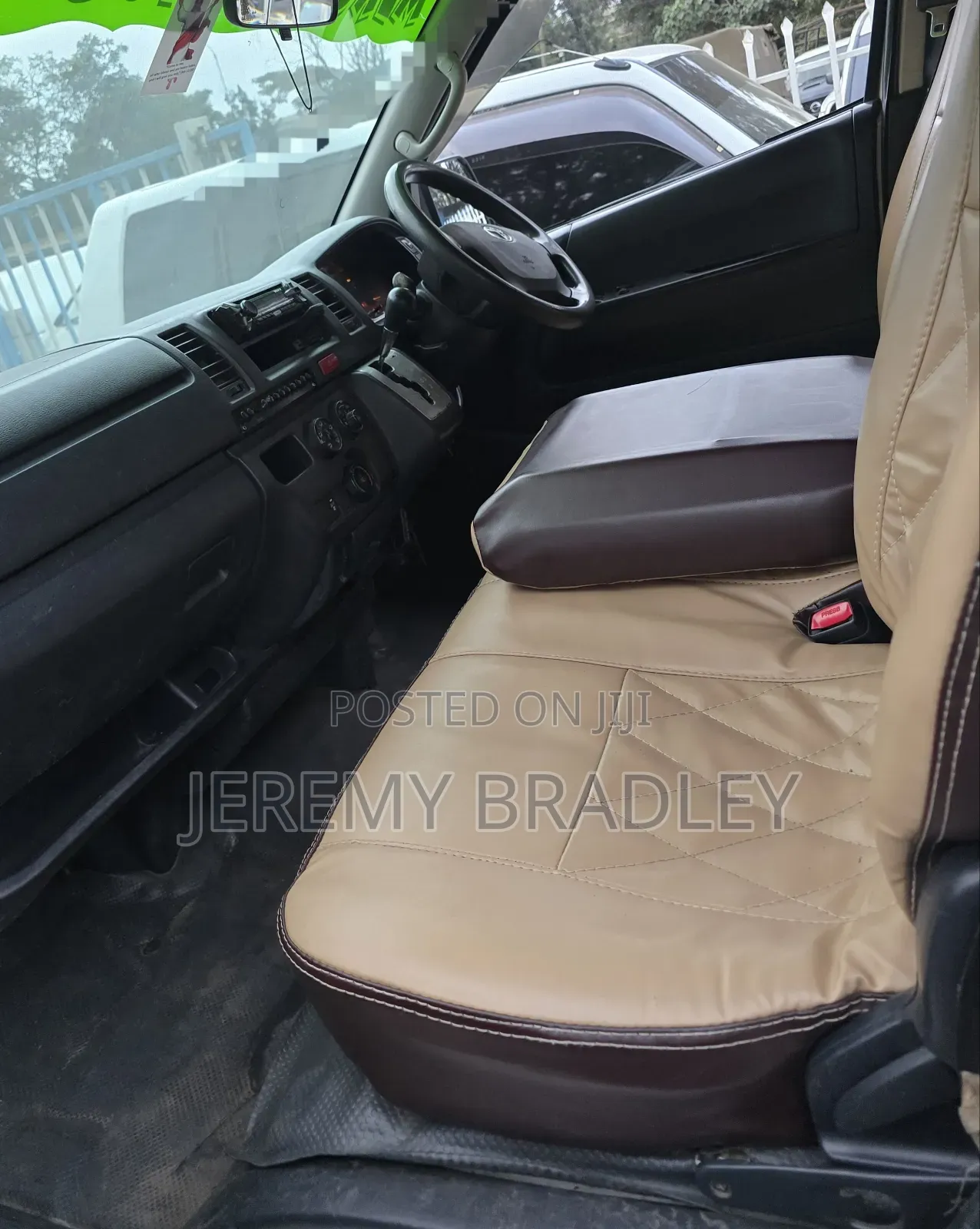 Toyota HiAce 2015 White