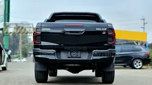 Toyota Hilux 2022 Black