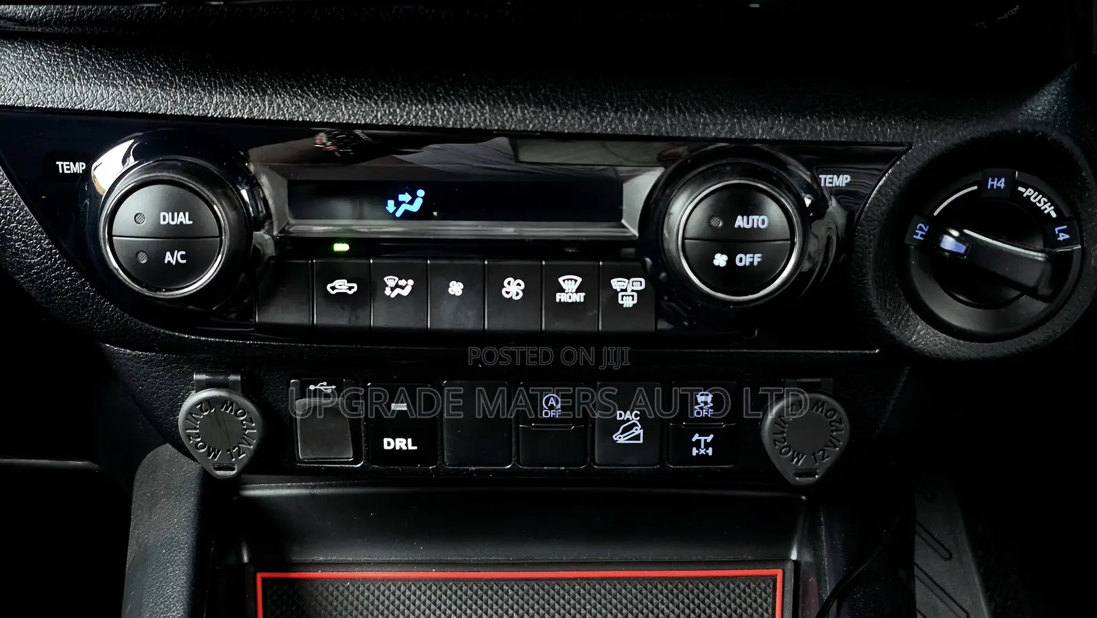 Toyota Hilux 2022 Black