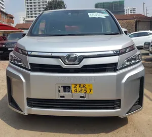 Toyota Voxy 2019 Silver