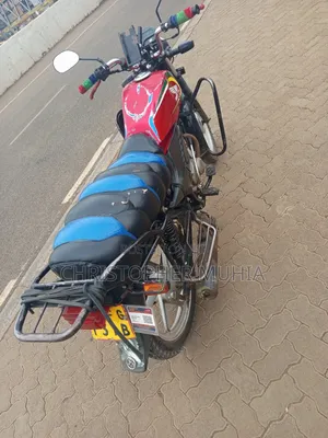 Honda CB 2022 Red