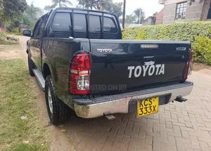 Toyota Hilux 2013 Black