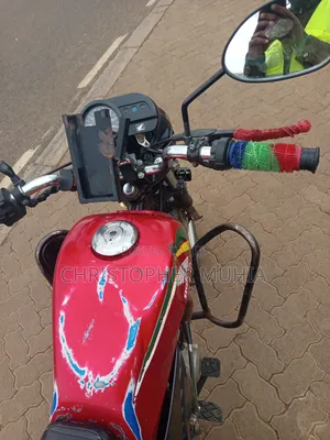 Honda CB 2022 Red