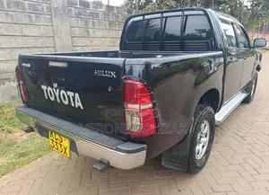 Toyota Hilux 2013 Black