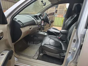 Mitsubishi L200 2013 Silver