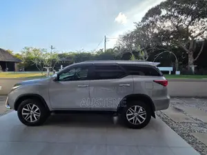 Toyota Fortuner 2019 Silver