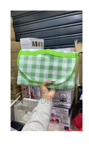 *Waterproof Outdoor Picnic MatColours: Green and Red Size:150*200cm