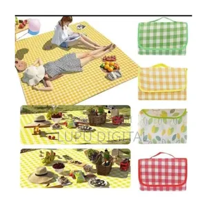 *Waterproof Outdoor Picnic MatColours: Green and Red Size:150*200cm