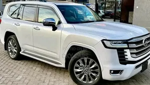 Toyota Land Cruiser 2023 White