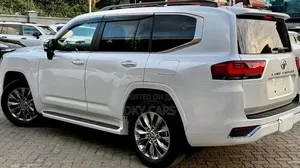 Toyota Land Cruiser 2023 White
