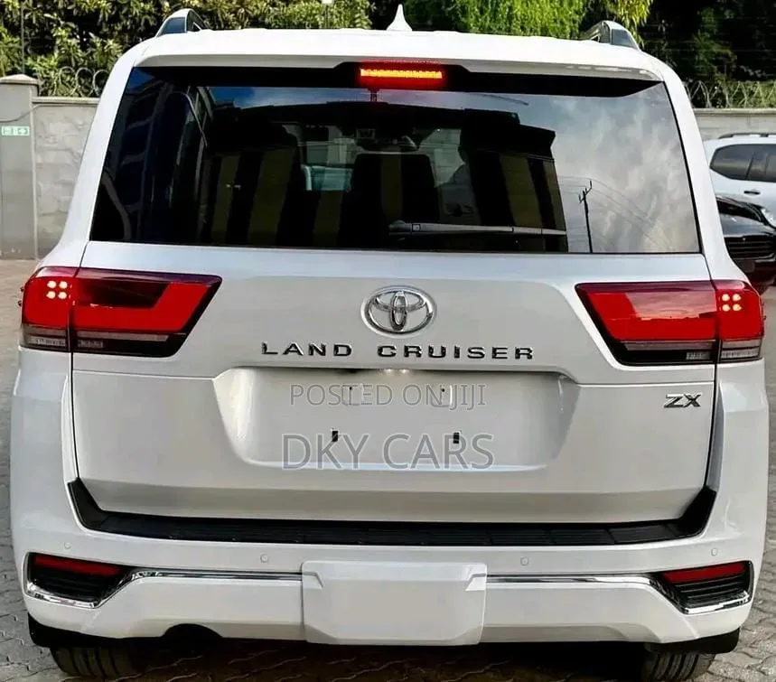 Toyota Land Cruiser 2023 White