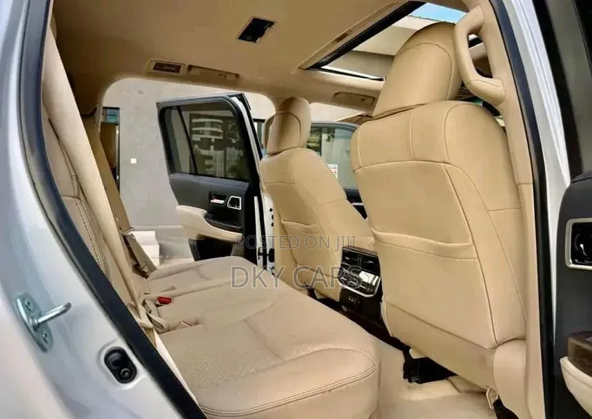 Toyota Land Cruiser 2023 White