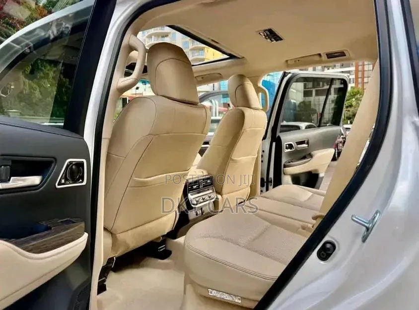 Toyota Land Cruiser 2023 White