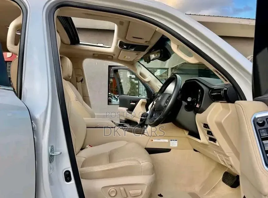 Toyota Land Cruiser 2023 White