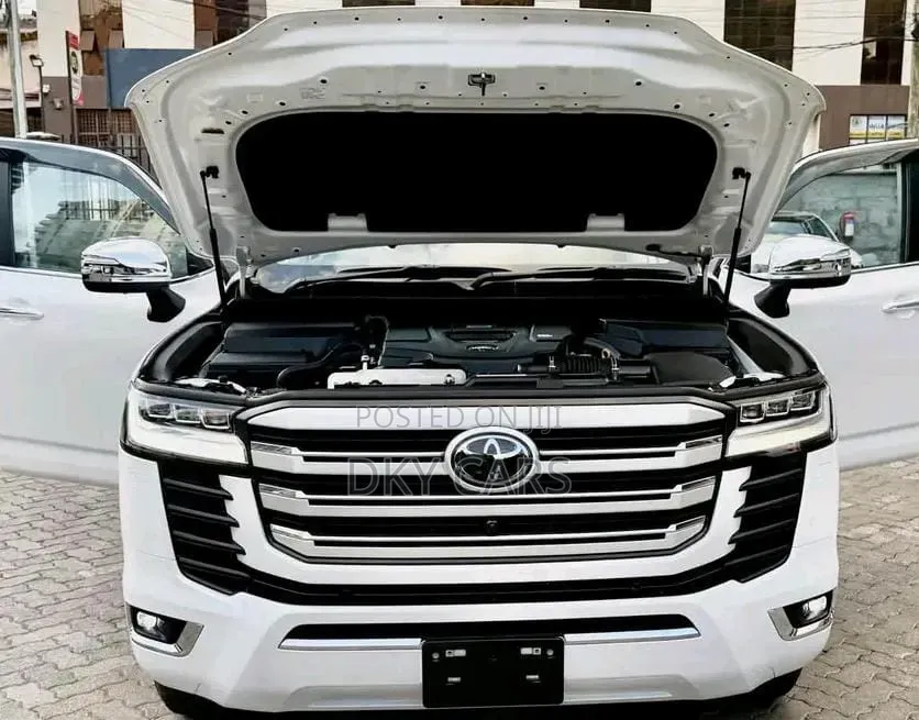 Toyota Land Cruiser 2023 White