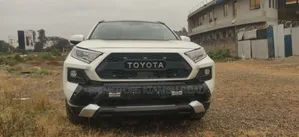 Toyota RAV4 Hybrid 2019 White