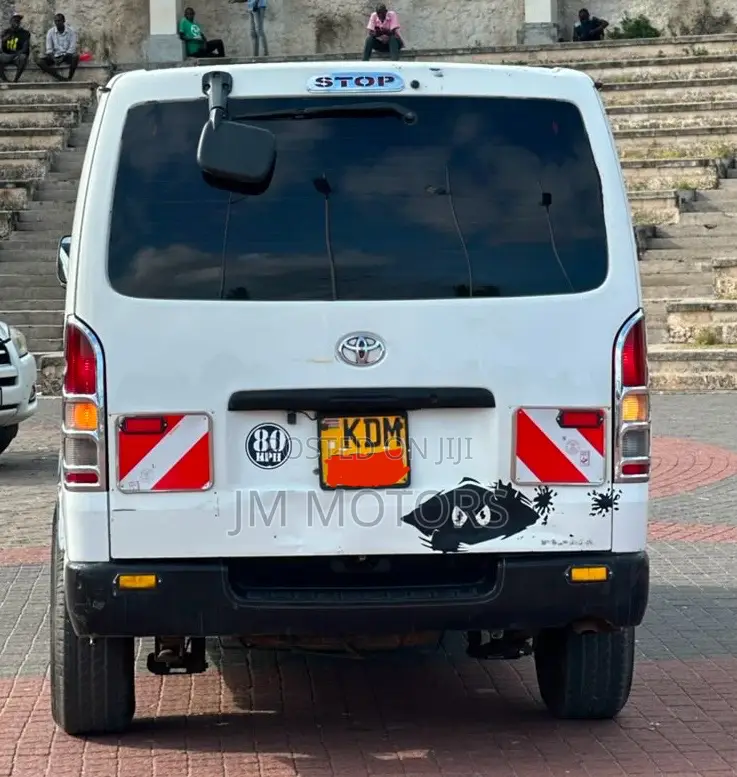 Toyota HiAce 2016 White