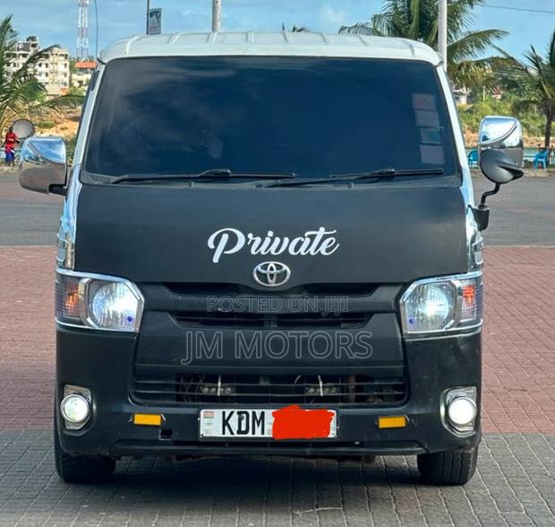 Toyota HiAce 2016 White - thumbnail 6