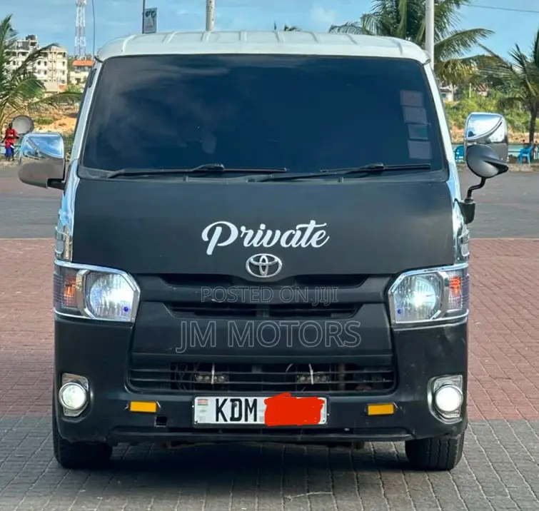 Toyota HiAce 2016 White
