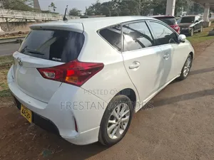 Toyota Auris 2012 Pearl