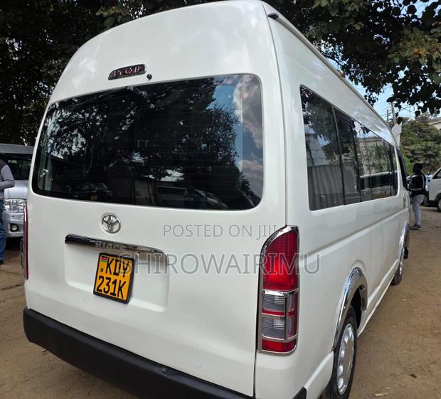 Toyota HiAce 2019 White - thumbnail 2