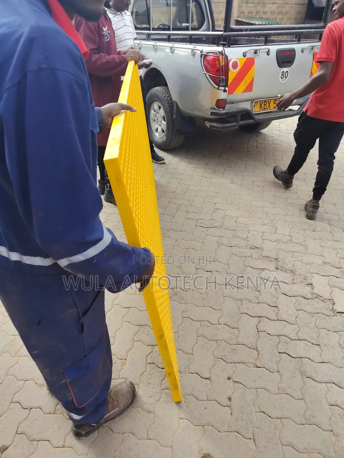 Anti -Slip and Safe Heavy Duty Yellow Plastic Fiberglass Matt Sunshine